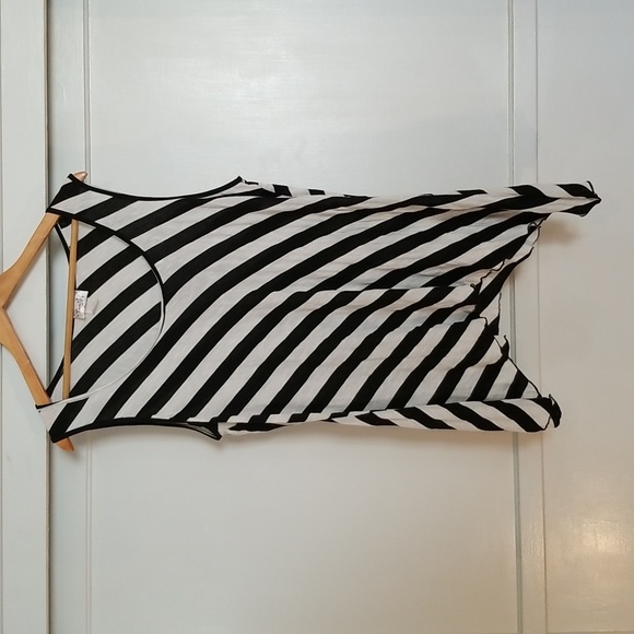 Lavish Tops - Striped Black & White Tank Top VGUC
